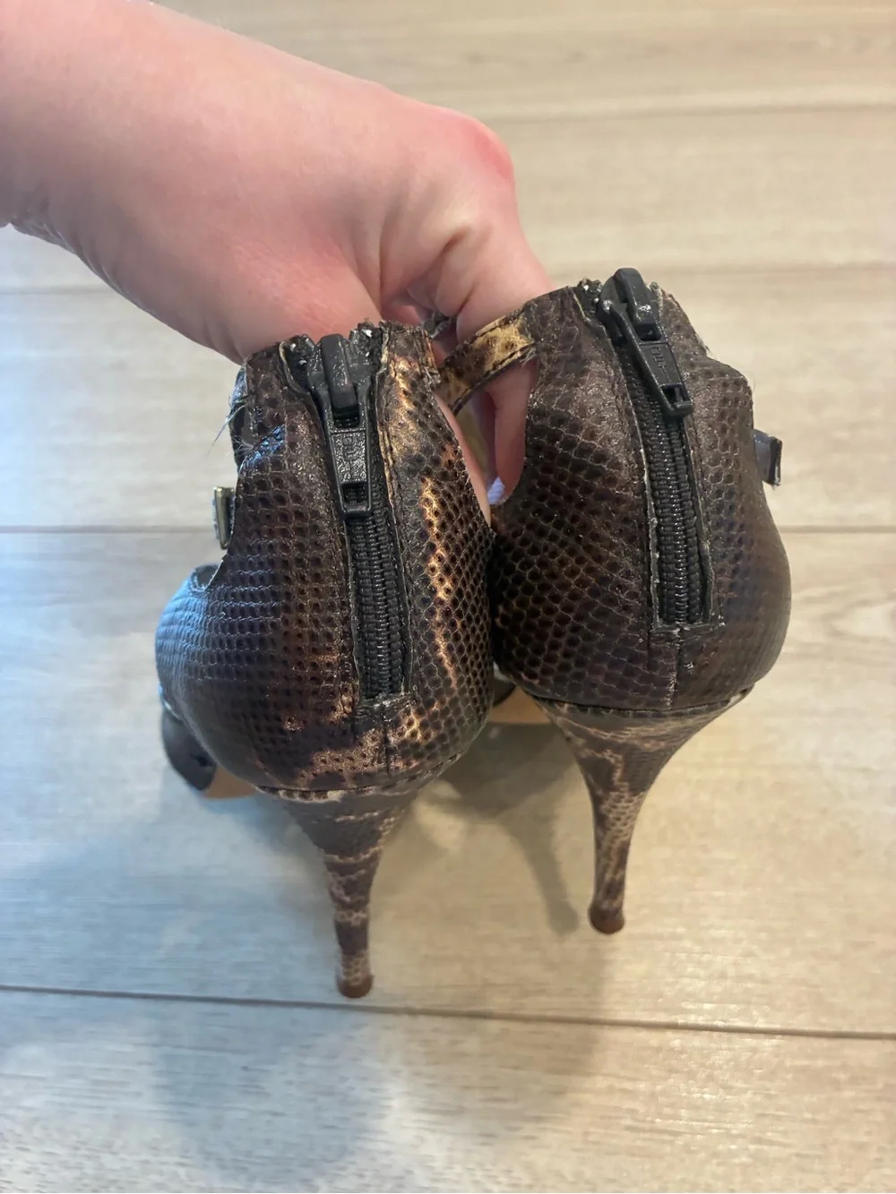 Diane Von Furstenberg Women’s Strappy Brown Snakeskin Stiletto Heel Size 7